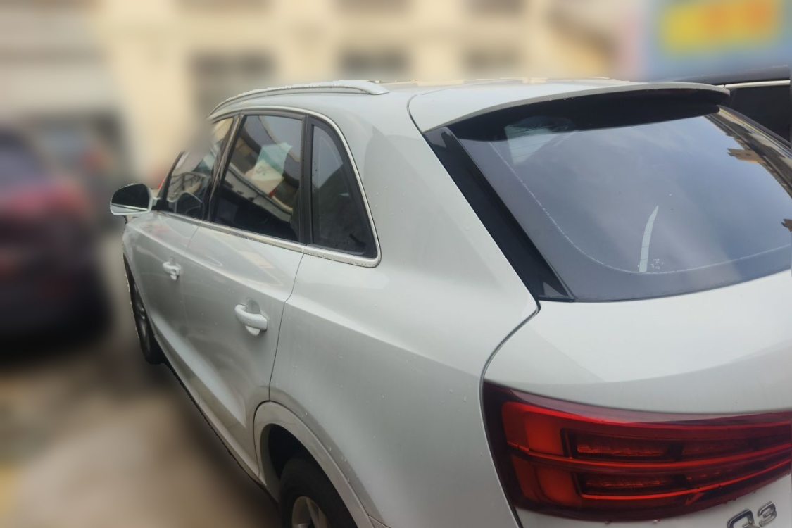 Audi Q3 2016 car image #3