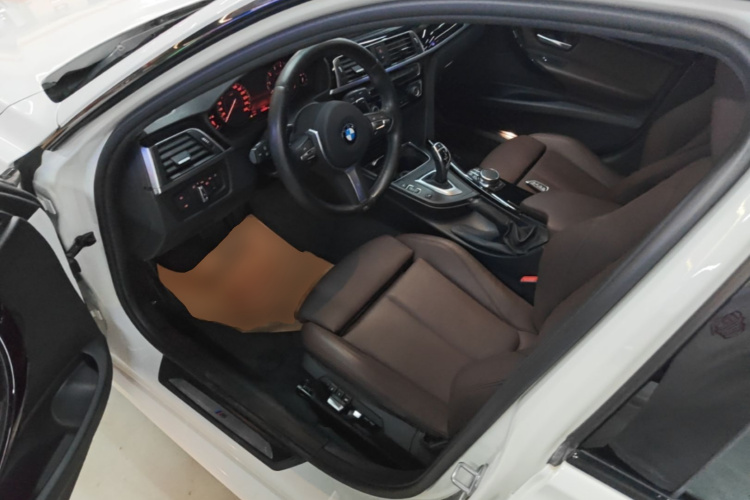 BMW 3 Series 2018 #16 BMW 3 Series 2018 car image #16