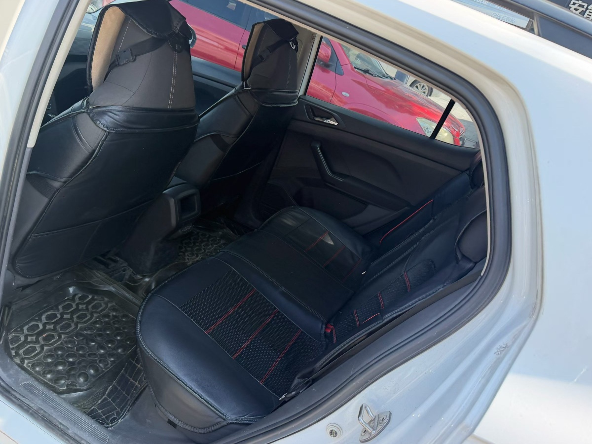 Volkswagen T-Cross 2019 car image #6