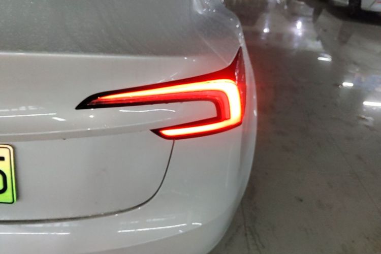 Tesla Model 3 2025 car image #8