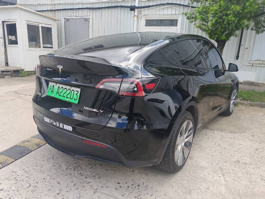 Tesla Model Y 2021 #2 Tesla Model Y 2021 car image #2