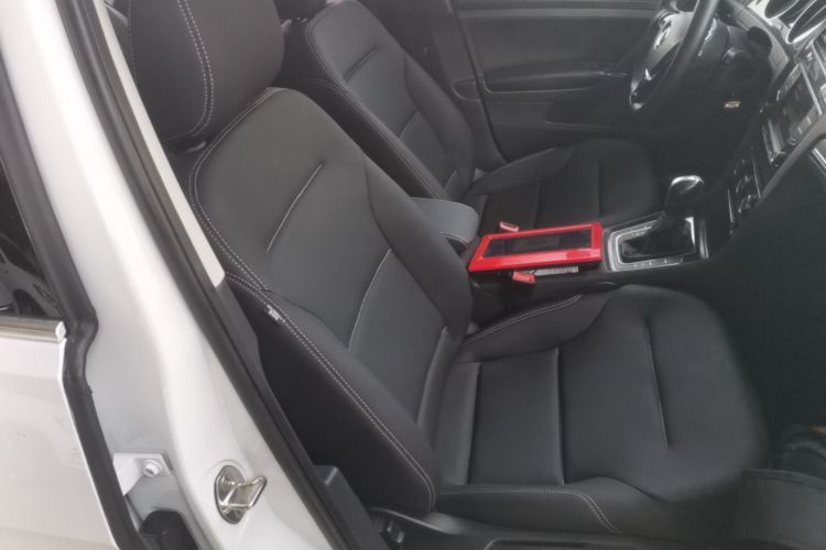 Volkswagen Golf 2017 car image #24