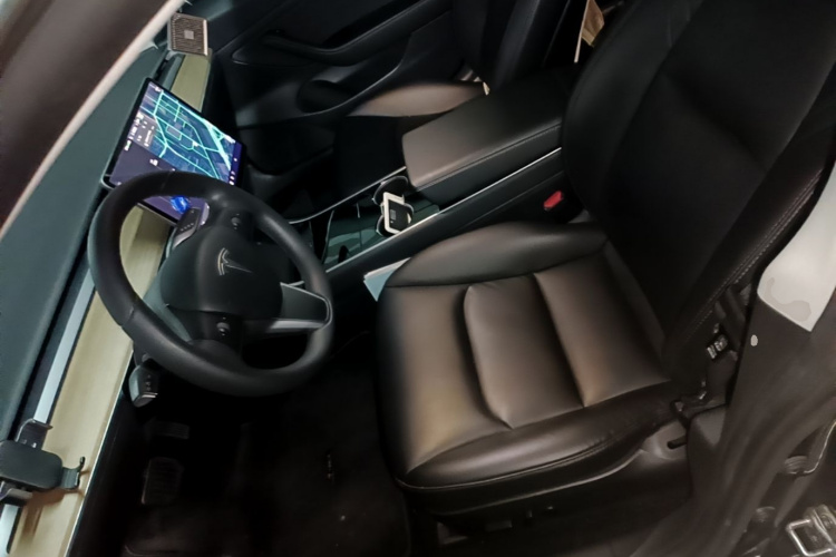 Tesla Model 3 2020 car image #15