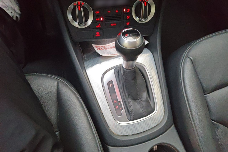 Audi Q3 2014 car image #18