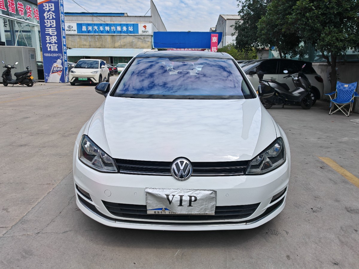 Volkswagen Golf 2018 car image #2