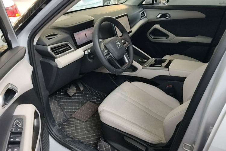 BYD YuanUP 2025 #16 BYD YuanUP 2025 car image #16