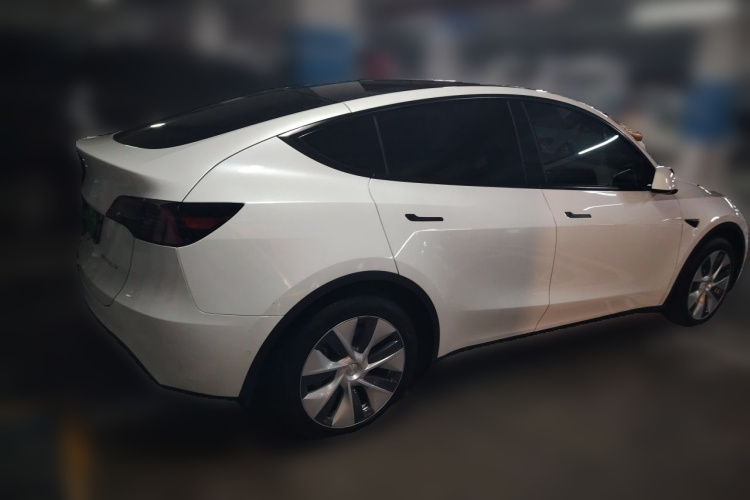 Tesla Model Y 2023 car image #5