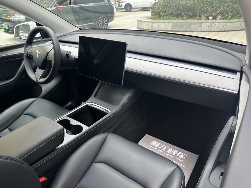 Tesla Model Y 2024 car image #7