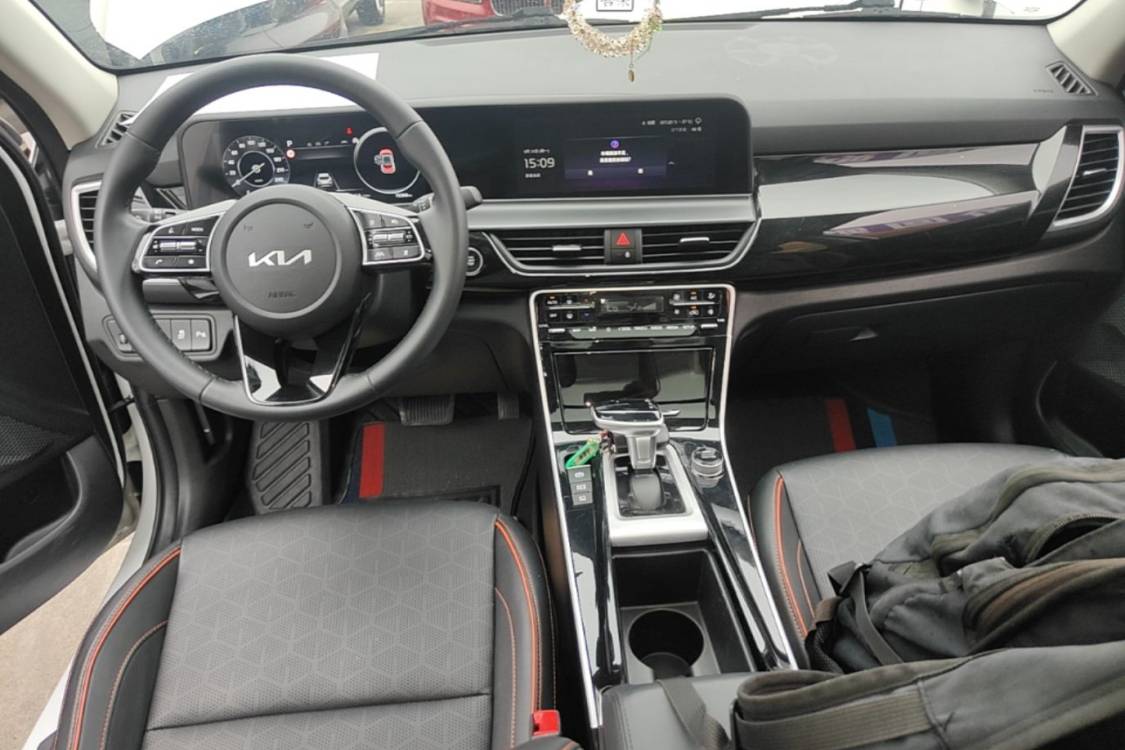 Kia Seltos 2023 car image #15