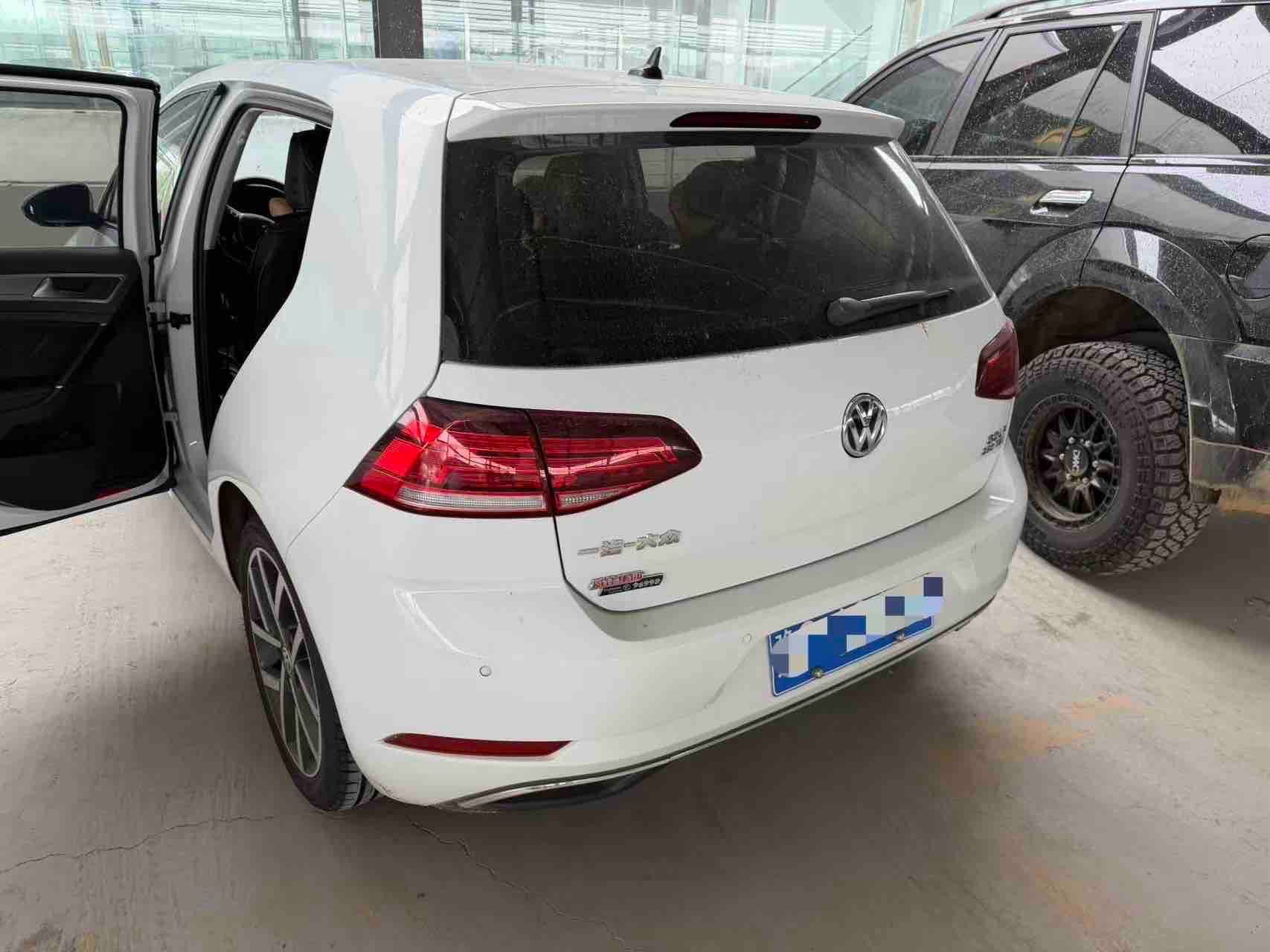 Volkswagen Golf 2020 car image #4