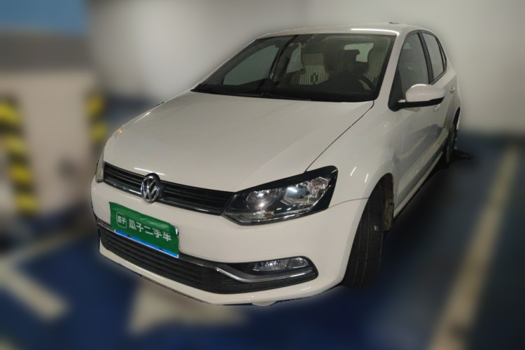 Volkswagen Polo 2015 car image #2