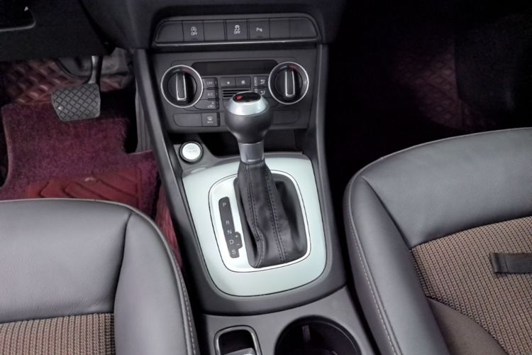 Audi Q3 2019 car image #14
