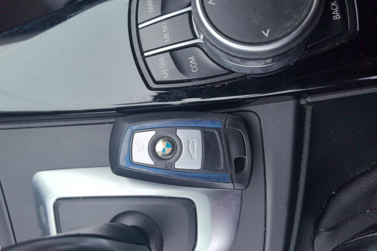 BMW 3 Series 2019 #9 BMW 3 Series 2019 car image #9