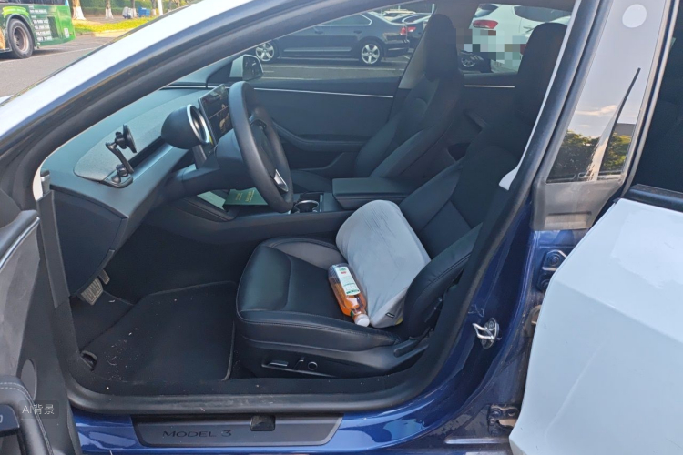 Tesla Model 3 2023 car image #18