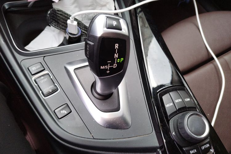 BMW 3 Series 2018 #14 BMW 3 Series 2018 car image #14