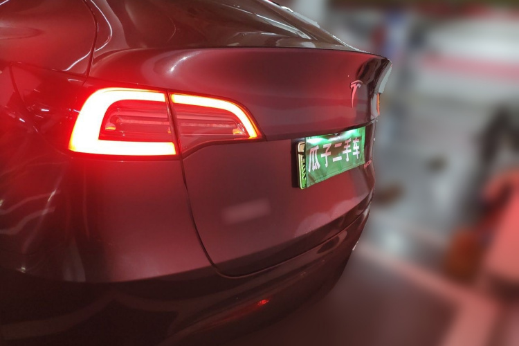 Tesla Model Y 2024 #4 Tesla Model Y 2024 car image #4