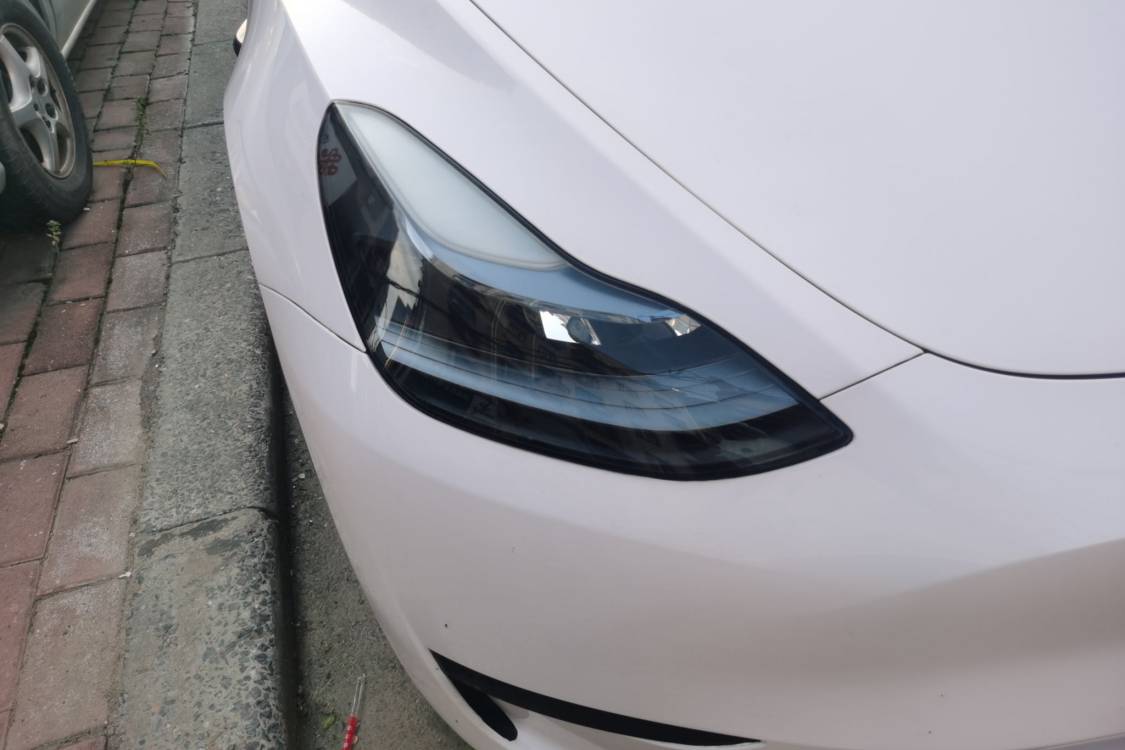 Tesla Model Y 2025 immagine di auto #7