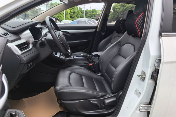 GEELY Emgrand 2018 car image #15