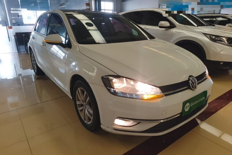 Volkswagen Golf 2018 car image #4