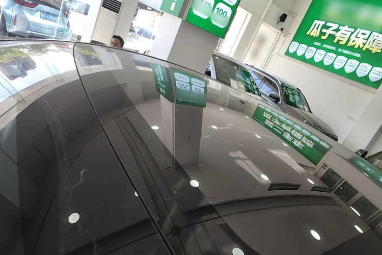 Tesla Model Y 2025 car image #25