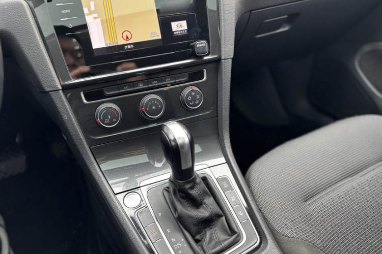 Volkswagen Golf 2020 #10 Volkswagen Golf 2020 car image #10