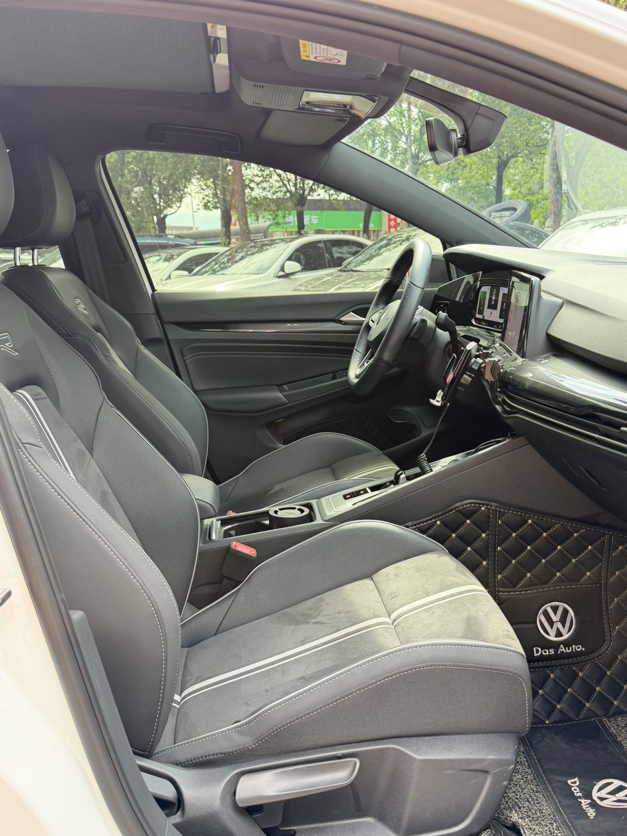 Volkswagen Golf 2023 car image #4
