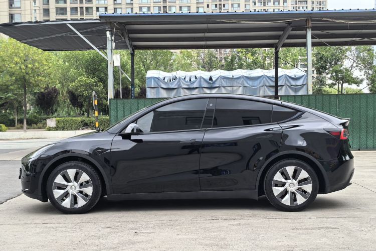 Tesla Model Y 2023 car image #8