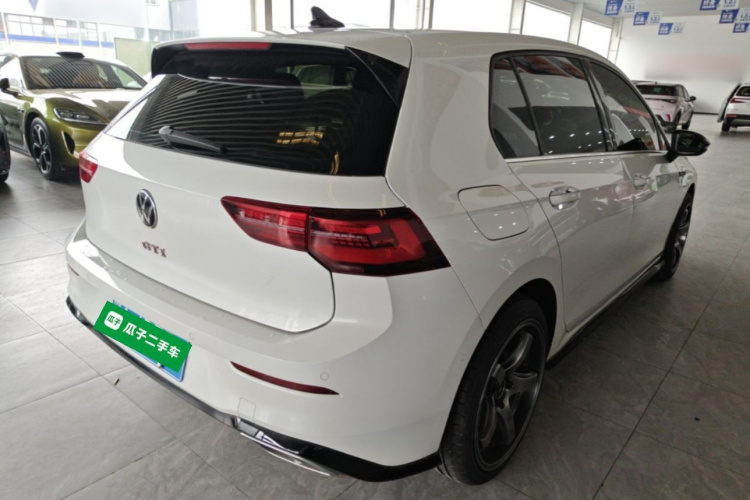 Volkswagen Golf 2022 car image #7