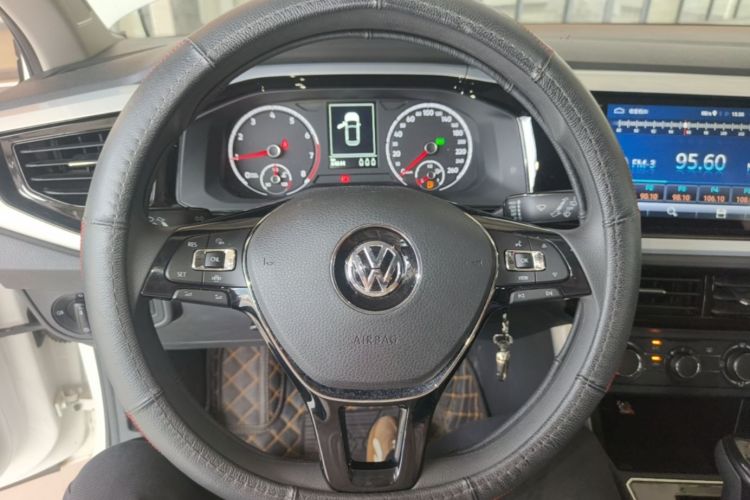 Volkswagen Polo 2020 car image #11