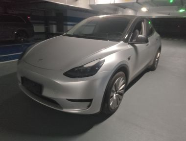 Tesla Model Y 2023 immagine di auto 