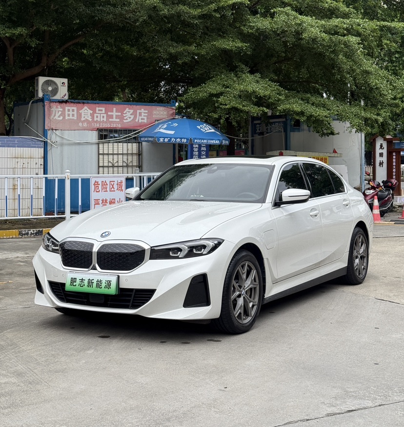 BMW i3 2025 car image 