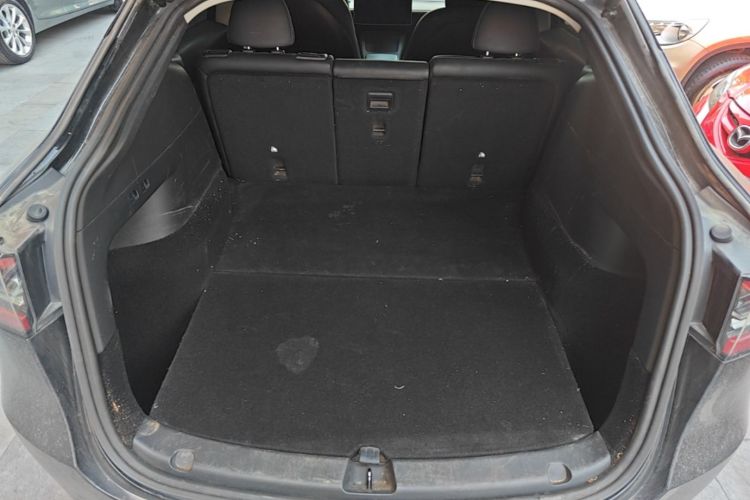Tesla Model Y 2021 car image #19