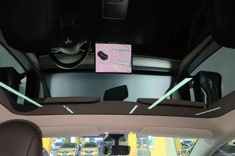 Tesla Model Y 2021 car image #18