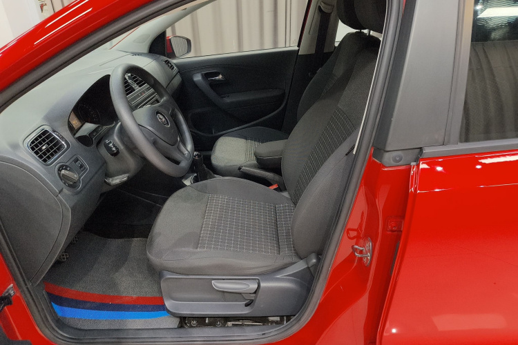 Volkswagen Polo 2014 car image #14