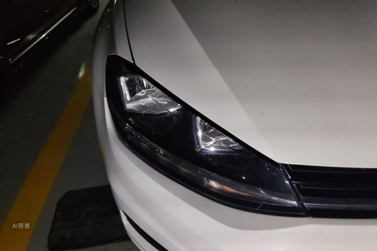 Volkswagen Golf 2018 car image #8
