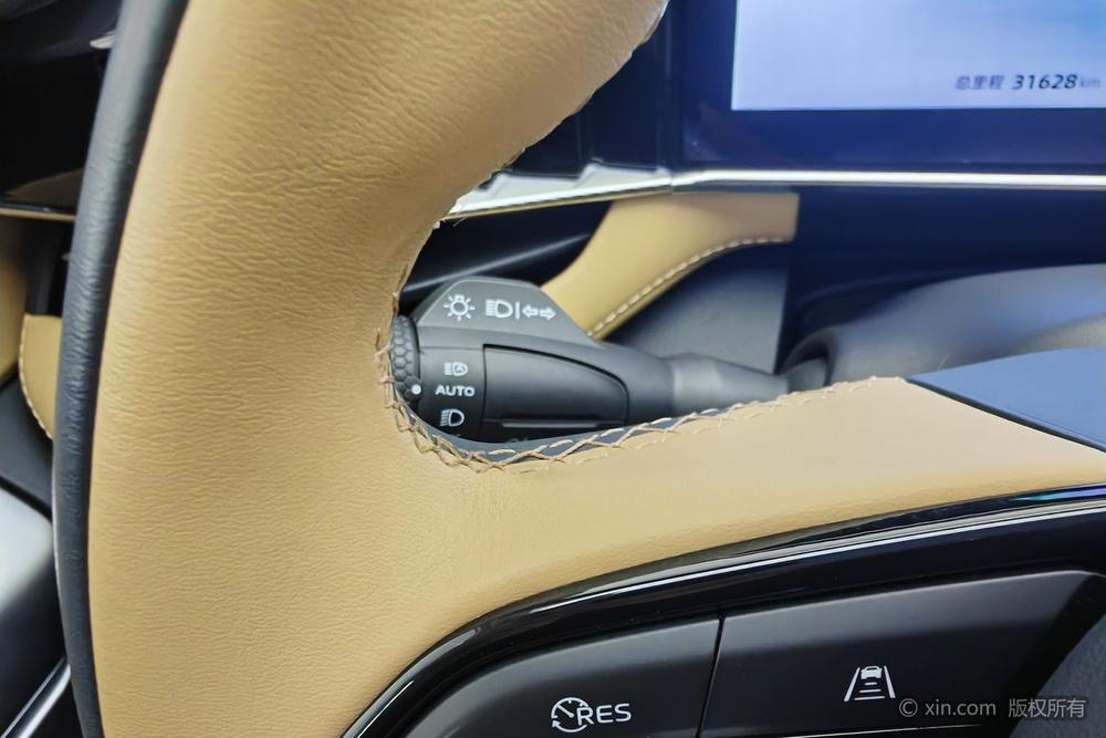 GEELY Boyue L 2023 car image #11