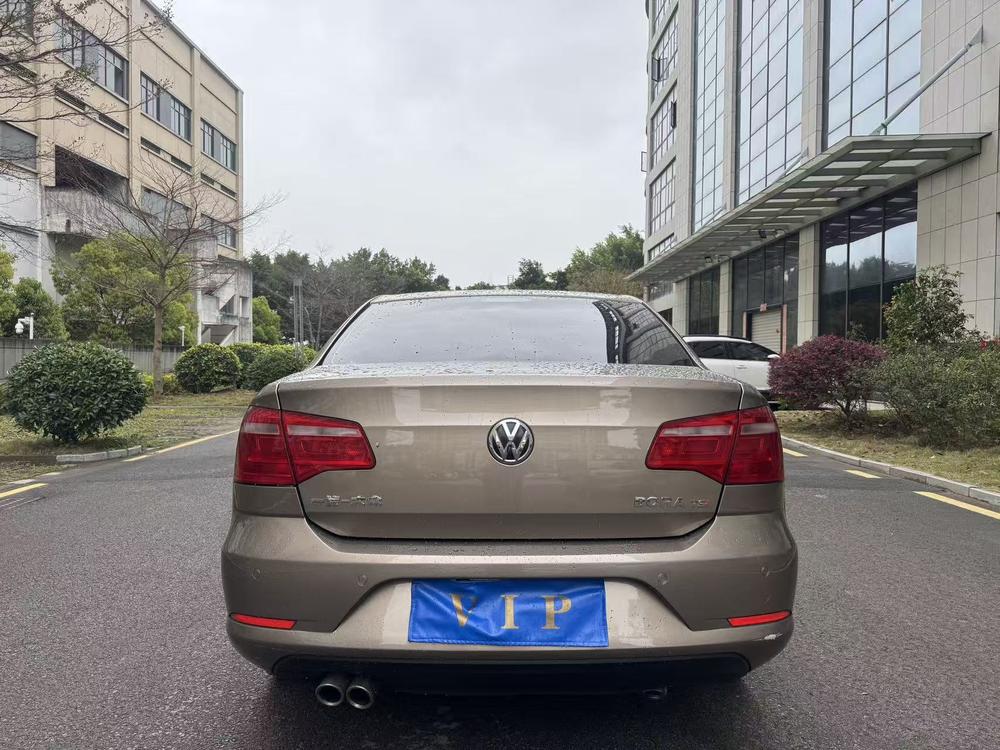 Volkswagen Bora 2014 car image #6