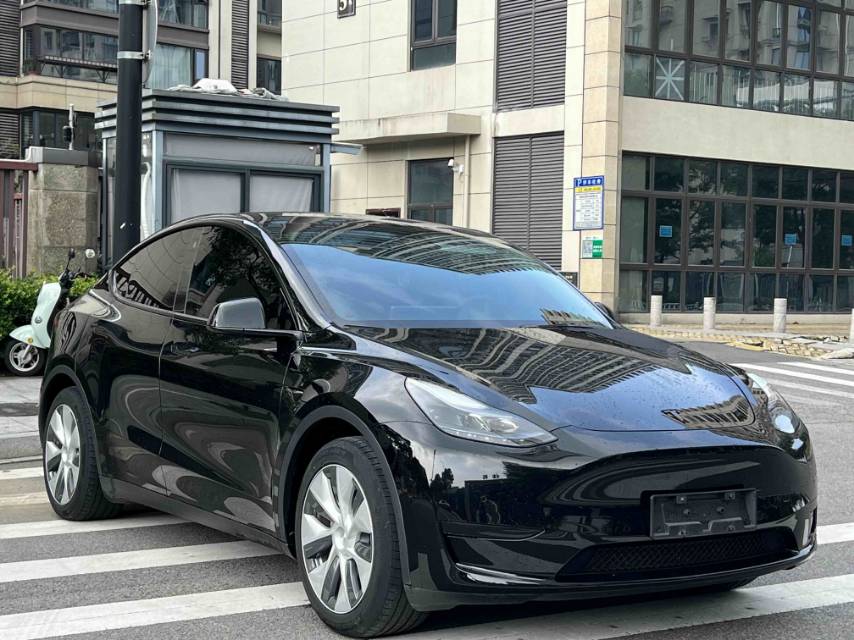 Tesla Model Y 2023 car image #3
