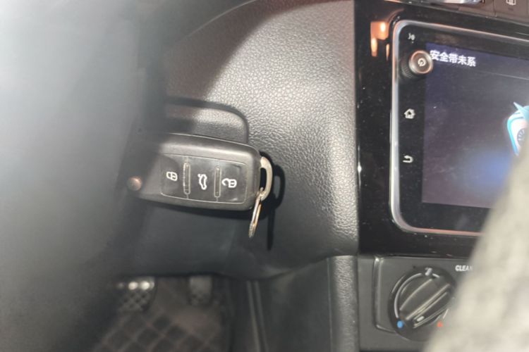 Volkswagen Polo 2018 car image #9