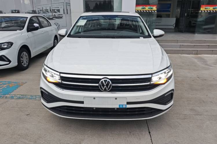 Volkswagen Bora 2026 car image #3
