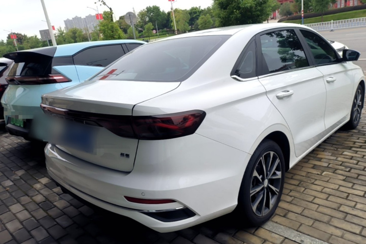 GEELY Emgrand 2025 car image #7