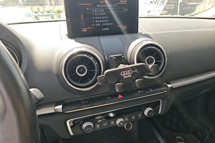 Audi A3 2015 car image #13