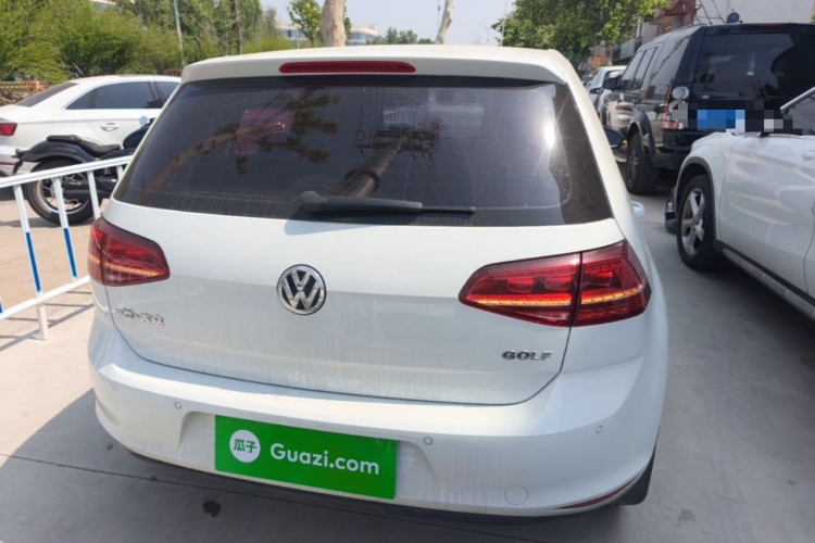 Volkswagen Golf 2017 car image #6