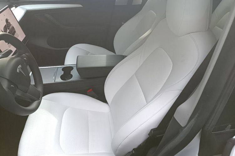 Tesla Model Y 2023 car image #15