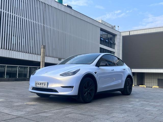 Tesla Model Y 2024 #18 Tesla Model Y 2024 car image #18