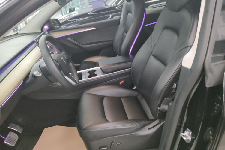 Tesla Model Y 2022 immagine di auto #15