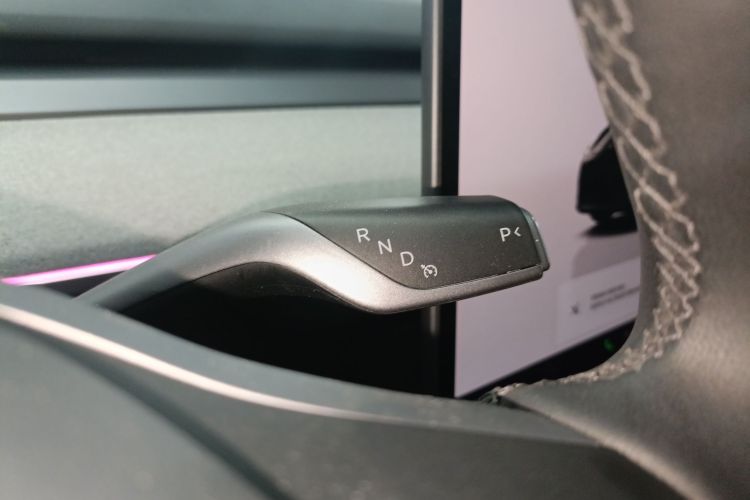 Tesla Model Y 2023 #14 Tesla Model Y 2023 car image #14