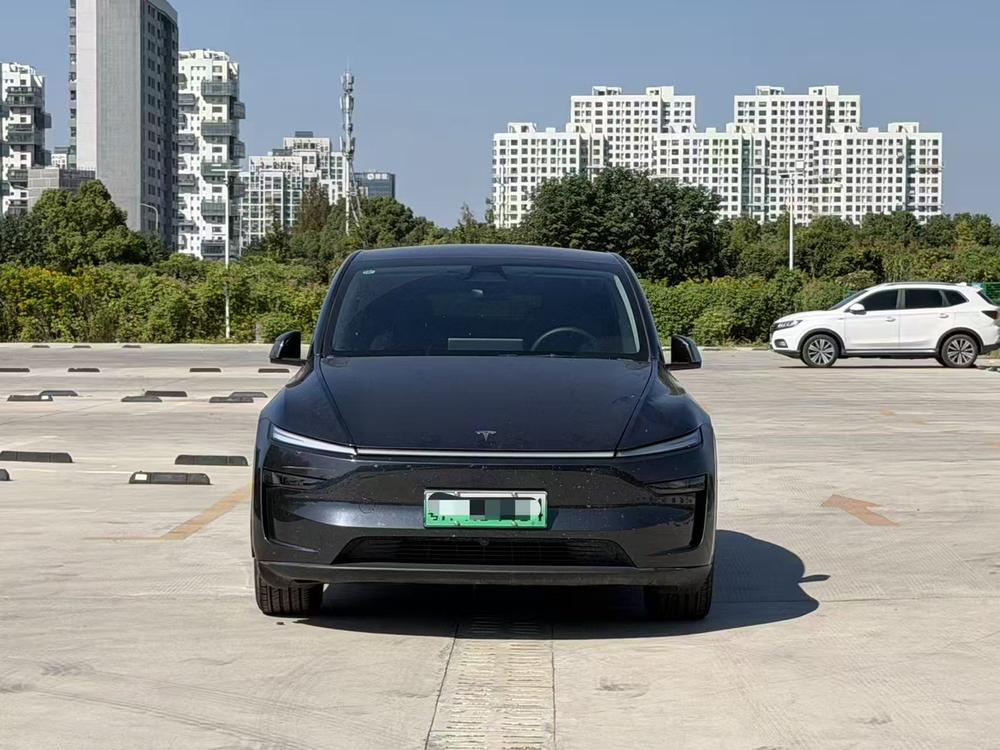 Tesla Model Y 2025 #2 Tesla Model Y 2025 car image #2