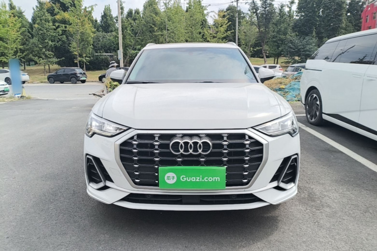 Audi Q3 2022 car image #3