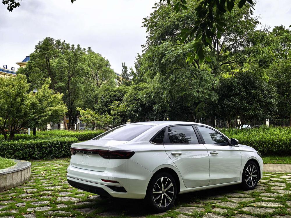 GEELY Emgrand 2022 #6 GEELY Emgrand 2022 car image #6